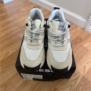 Diesel women’s Beige and White Low-Top Sneakers